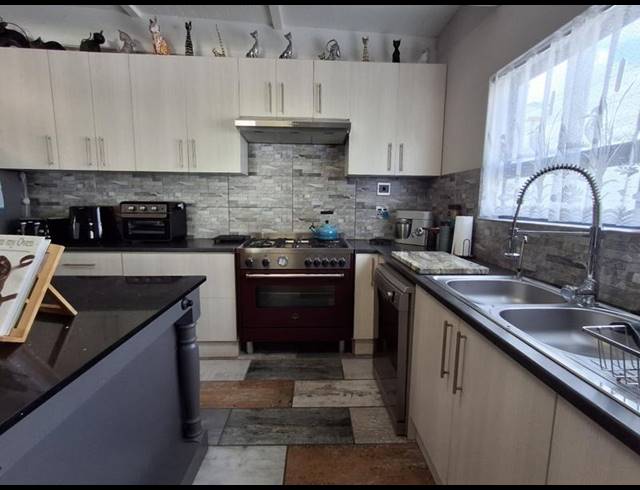 3 BEDROOM HOUSE FOR SALE IN BRITANNIA BAY